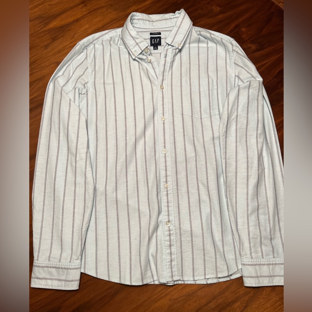 Gap long sleeve button down - great shape size large
